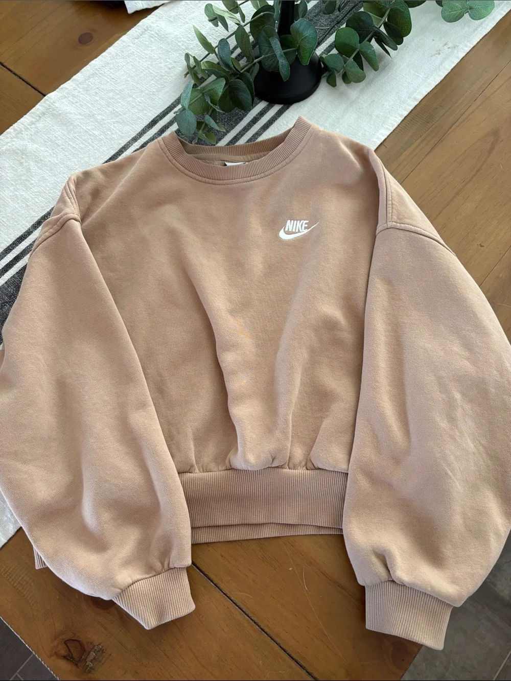 Girls Boxy Cropped Nike Crewneck Sweatshirt - Taupe